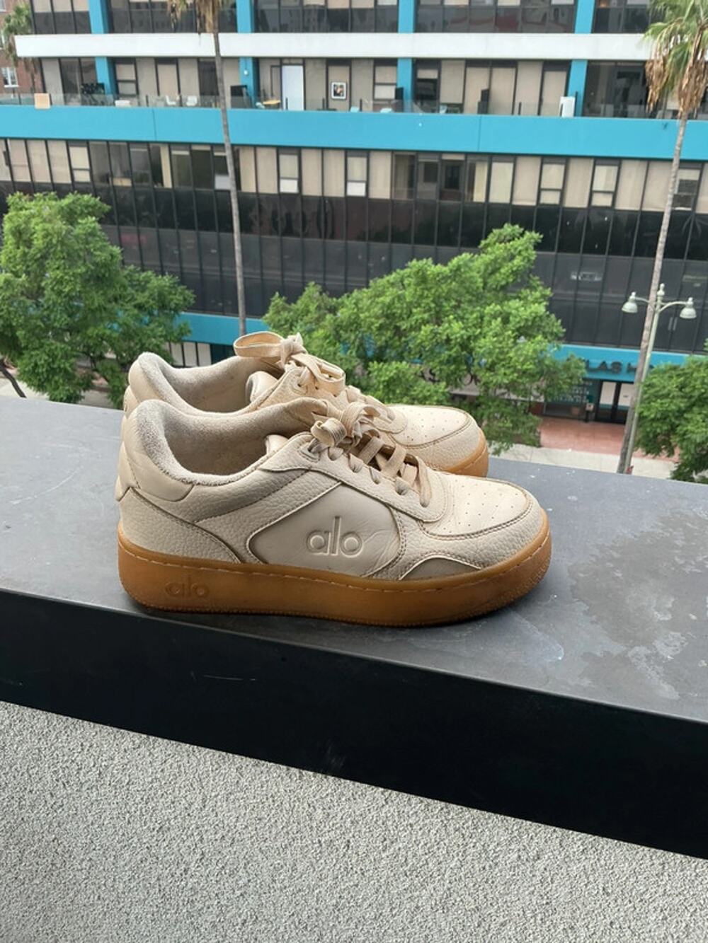 ALO Beige Leather Recovery Mode Sneakers Gum Sole, Women’s 7.5